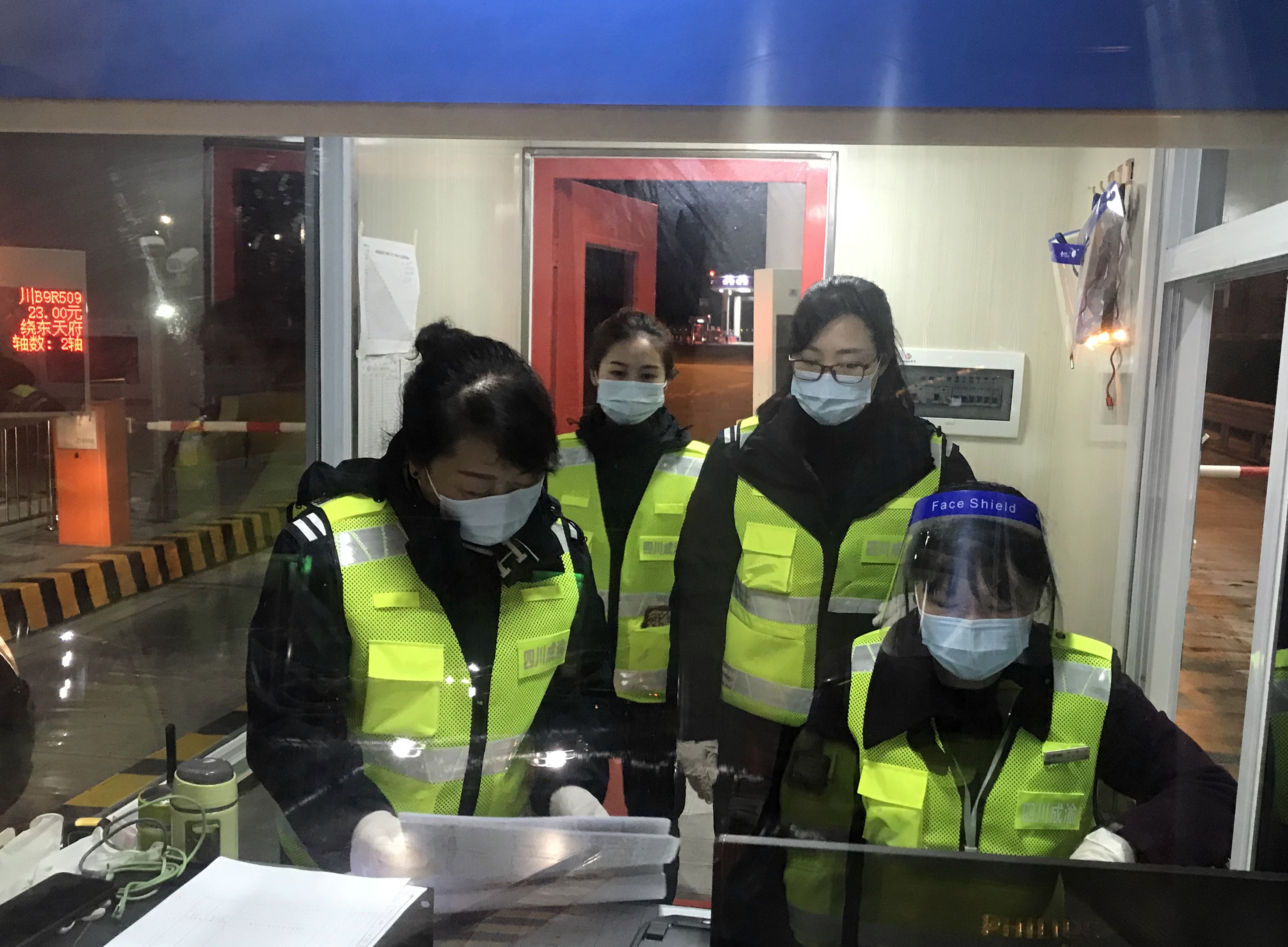 2022.3.23+ballbet分公司+ballbet高速公路成都收费站组织开展夜间突击检查+刘城辰